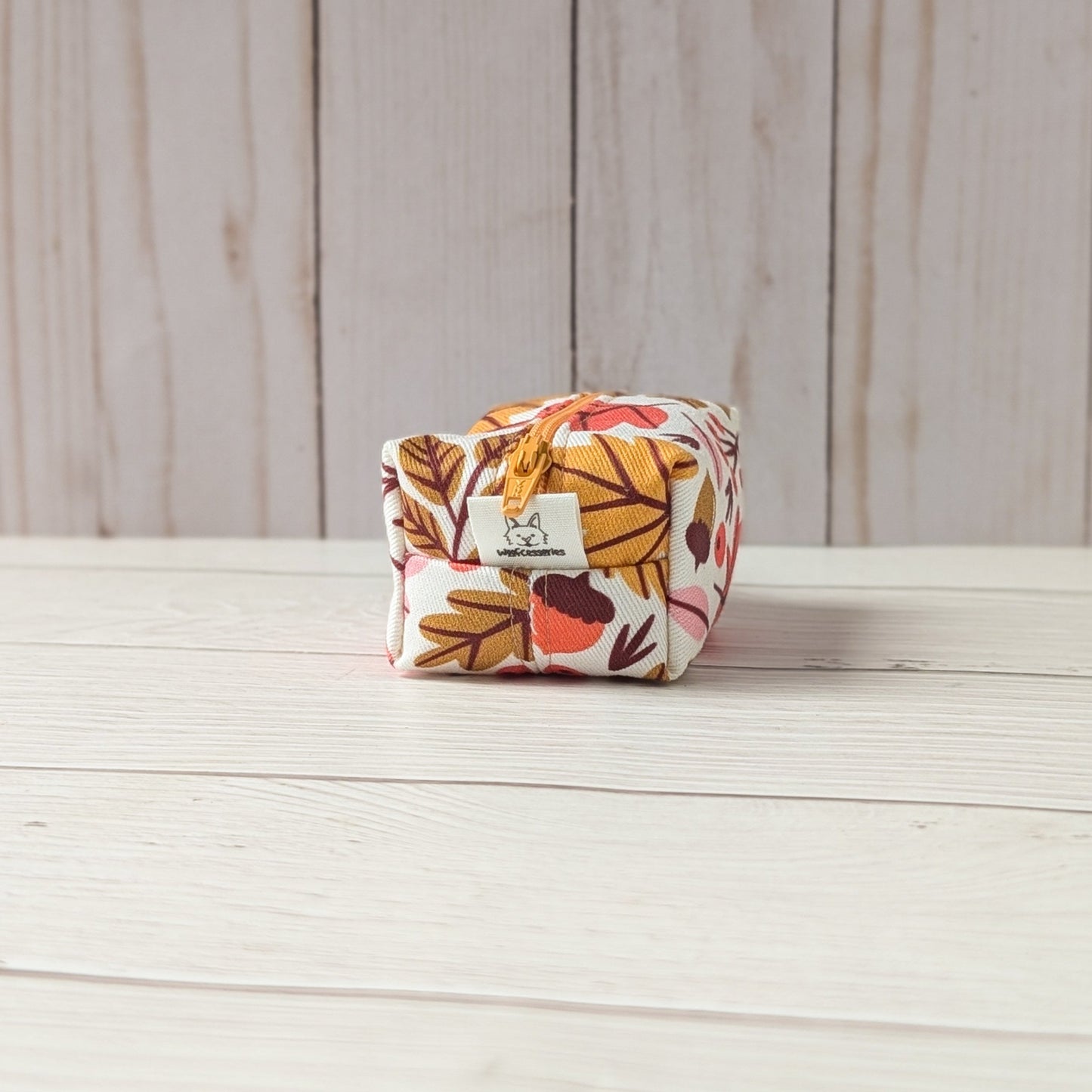 AUTUMN Poop bag holder