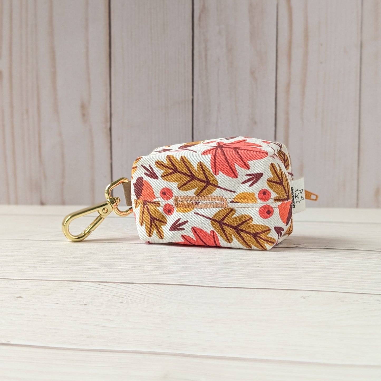 AUTUMN Poop bag holder