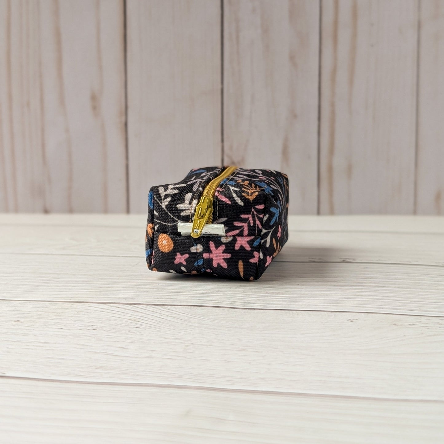MIDNIGHT WOODS Poop bag holder