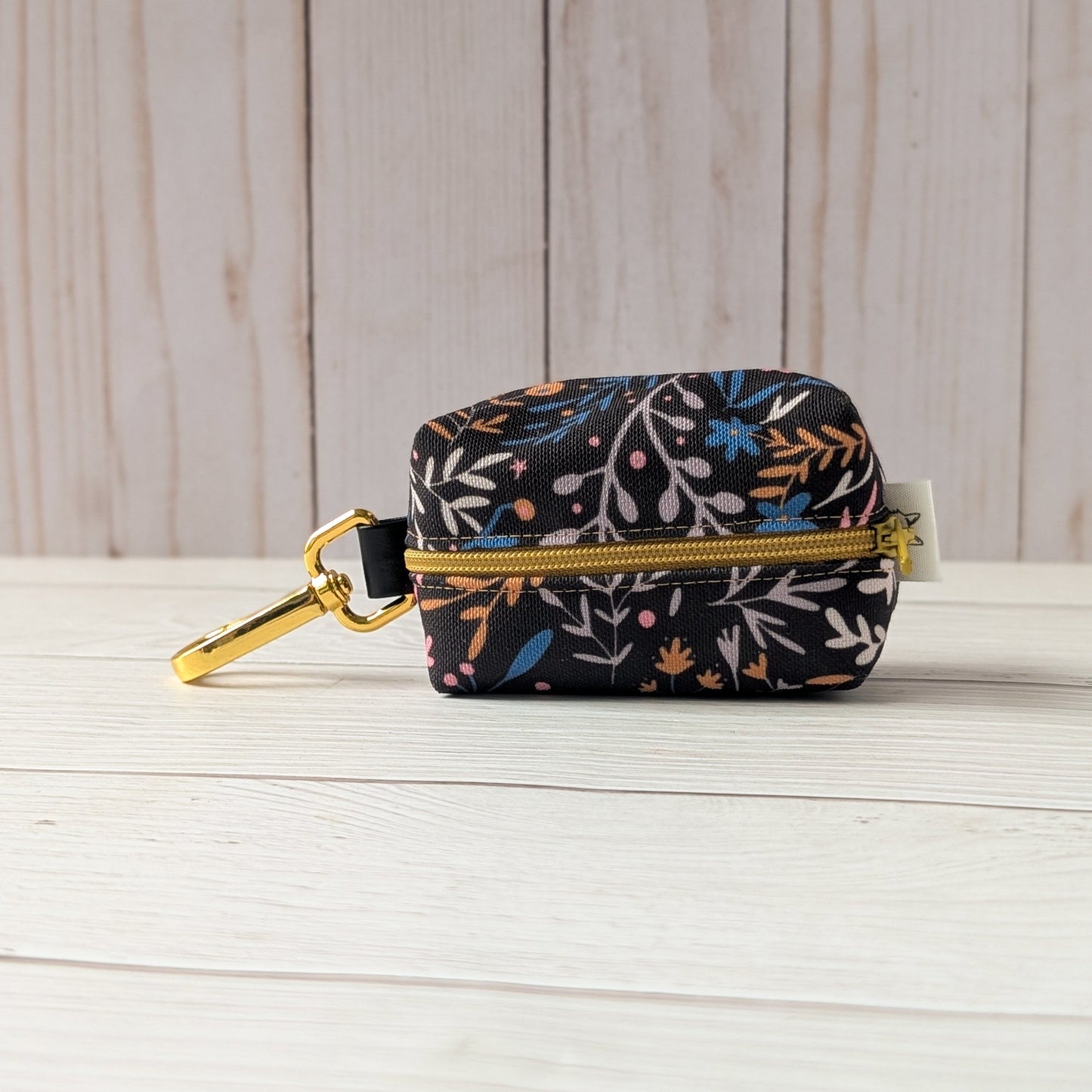 MIDNIGHT WOODS Poop bag holder