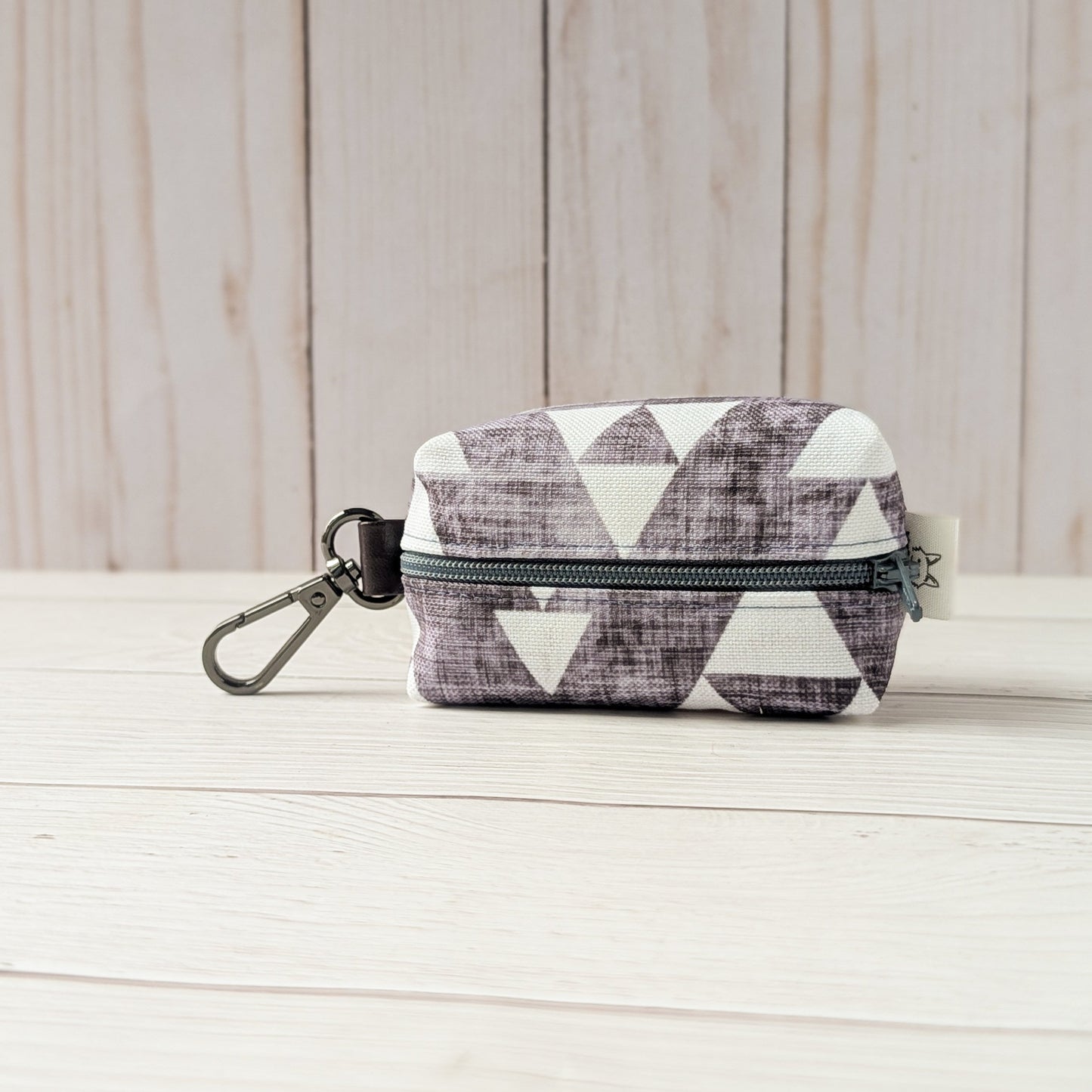 MOUNTAINS Poop bag holder