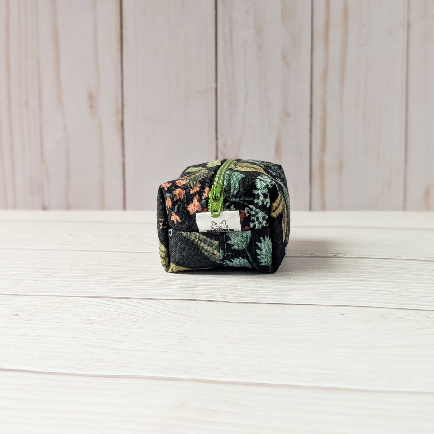 DARK FLORALS Poop bag holder