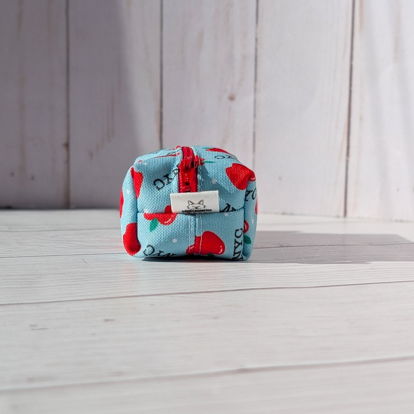 Liberty Green NYC Apple Poop bag holder