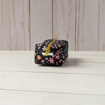 MIDNIGHT WOODS Poop bag holder