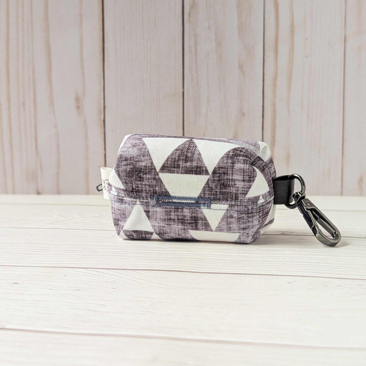 MOUNTAINS Poop bag holder
