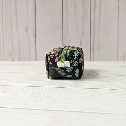 DARK FLORALS Poop bag holder